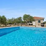 Pet Friendly In With Outdoor Swimming Pool * 보디체