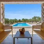 Pet Friendly In With Outdoor Swimming Pool 펜션