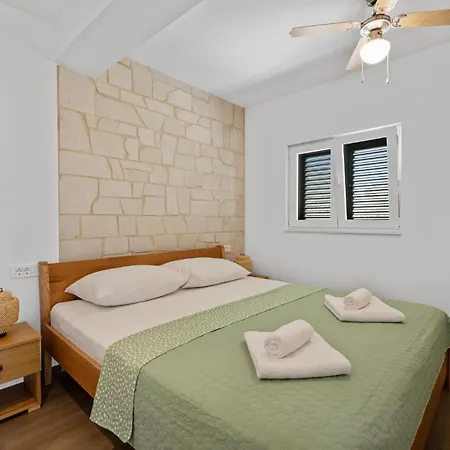 Pet Friendly In With Outdoor Swimming Pool