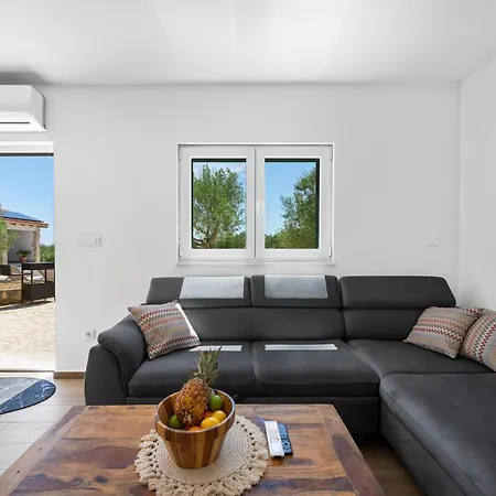 Pet Friendly In With Outdoor Swimming Pool Vodice