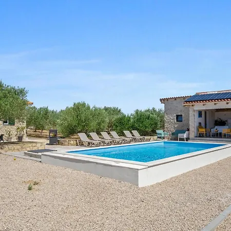 Сasa de vacaciones Pet Friendly In With Outdoor Swimming Pool Vodice