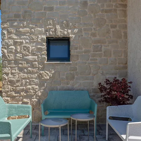 Holiday home Pet Friendly In With Outdoor Swimming Pool *