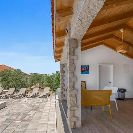 Сasa de vacaciones Pet Friendly In With Outdoor Swimming Pool *