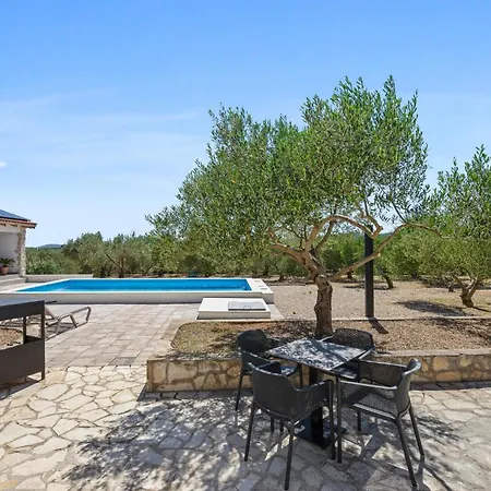 בית נופש Pet Friendly In With Outdoor Swimming Pool