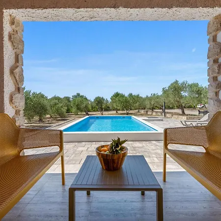 Pet Friendly In With Outdoor Swimming Pool בית נופש