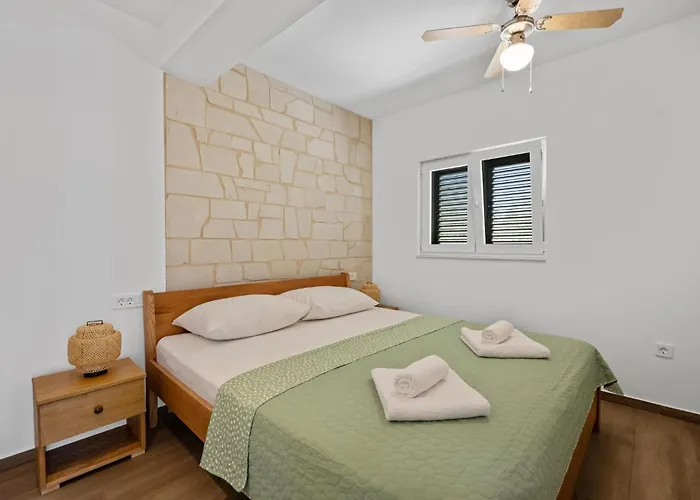 Pet Friendly In With Outdoor Swimming Pool