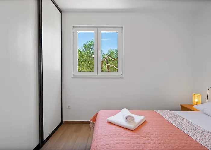 Pet Friendly In With Outdoor Swimming Pool