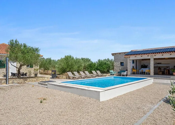 Сasa de vacaciones Pet Friendly In With Outdoor Swimming Pool Vodice