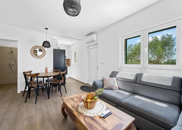 Vakantiehuis Pet Friendly In With Outdoor Swimming Pool