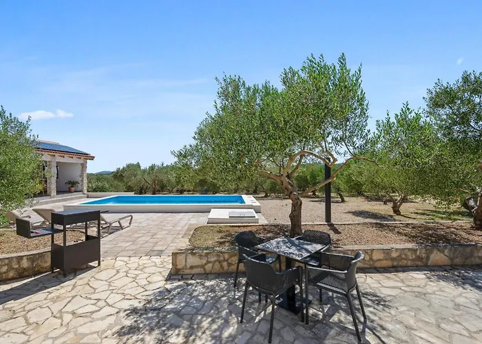 Сasa de vacaciones Pet Friendly In With Outdoor Swimming Pool