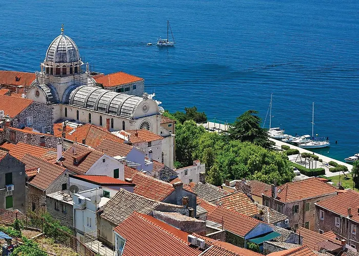 Pet Friendly In With Outdoor Swimming Pool Vakantiehuis