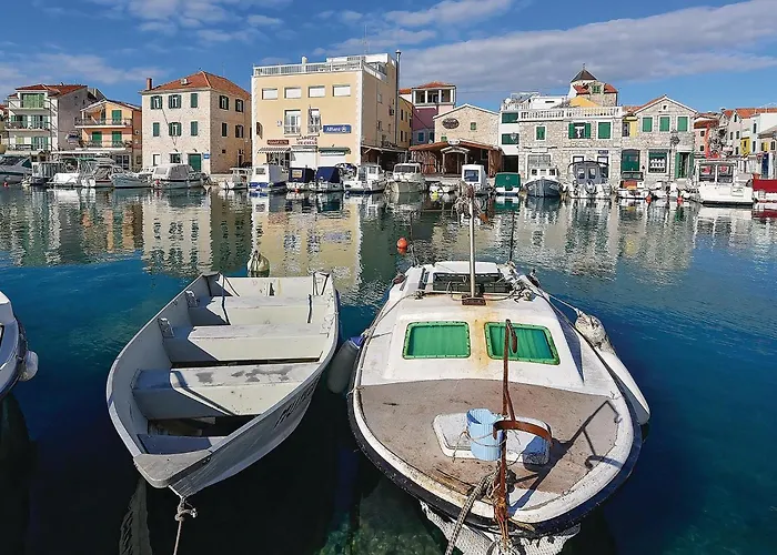 Pet Friendly In With Outdoor Swimming Pool Сasa de vacaciones